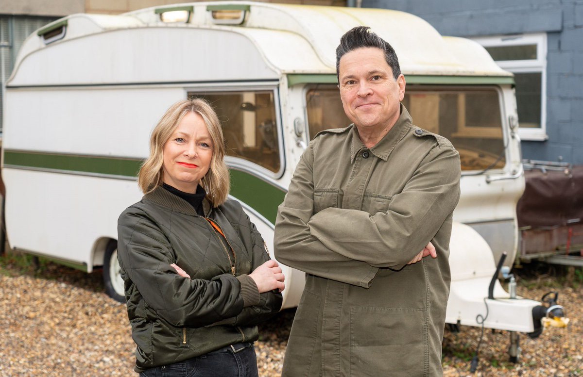 fayehatcher's tweet photo. Happy 25th anniversary to #triggerhappytv !! Thank you so much to @domjoly for swinging by for an interview today with @StroudTimes in The Caravan @SpaceHoppers_
Watch our video here and don’t forget to subscribe to our YouTube channel: https://t.co/bDBMFSPgra https://t.co/5BCgTvV7XA