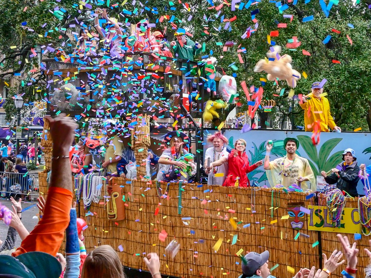 MobileMardiGras's tweet photo. It's one month until the first parade of the 2025 Mardi Gras season. Here are some of our favorite moments from previous years! ππ #VisitMobile #MardiGras https://t.co/nASEk3JLo1