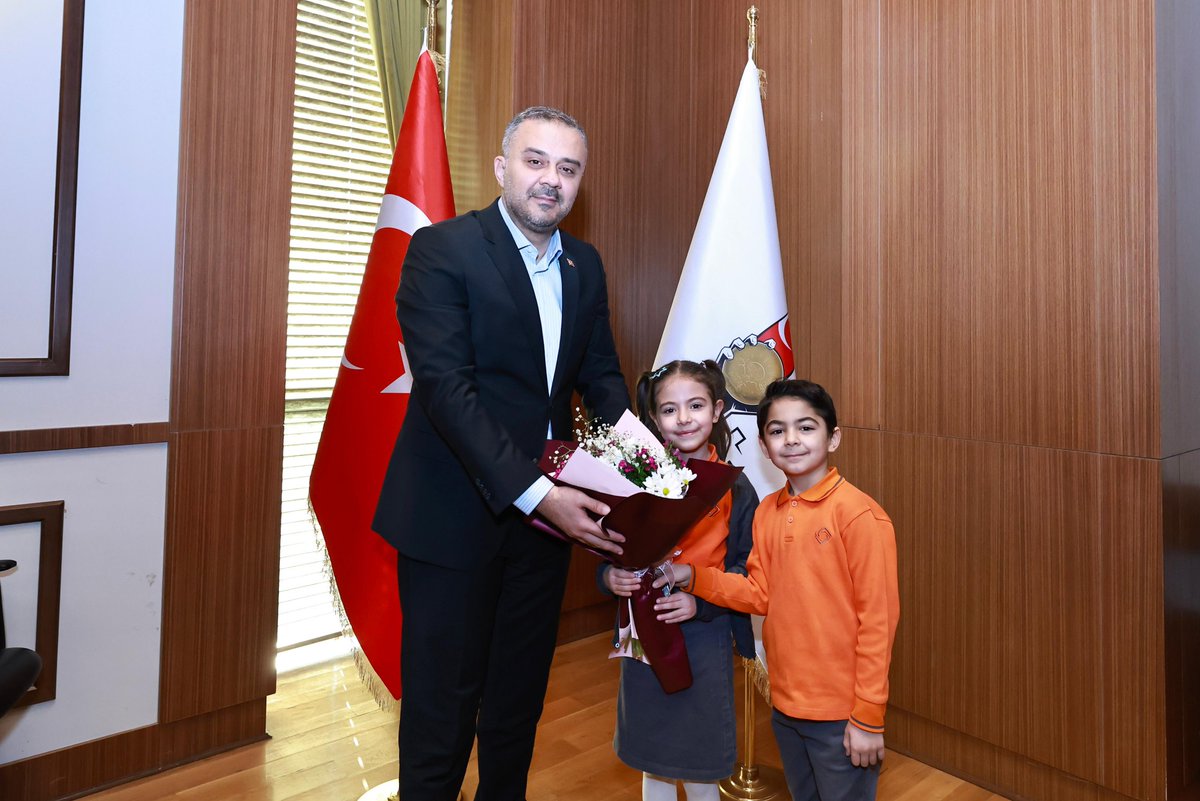 HanifiToptas's tweet photo. Bugün belediyemiz cıvıl cıvıldı 🤩

Türkiye Yüzyılı Maarif Modeli’ne uygun olarak güncellenen Dönem Sonu Faaliyet Haftası kapsamında  İsmail Kurtul İlkokulu 1/F sınıfı öğrencilerini belediyemizde ağırladık. https://t.co/7f7iRL2OCg