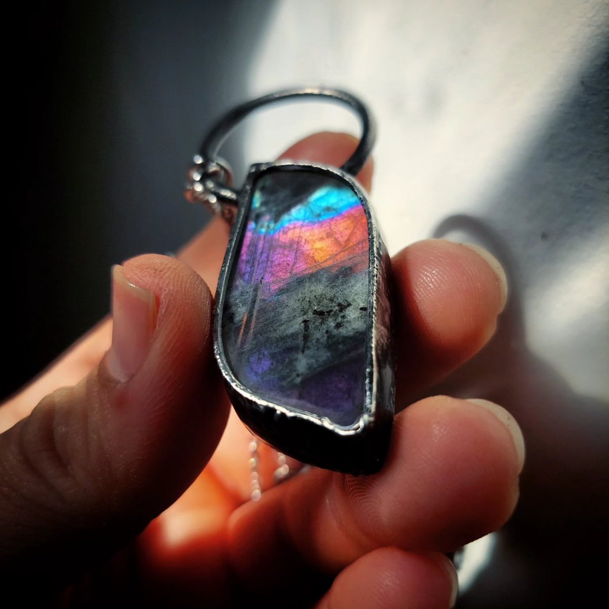 thewizard36's tweet photo. Mermaid Labradorite Talisman🧜‍♀️🪶🔮🪽🌌🪬 Magical rainbow labradorite is an aura cleanser and protector. It seals our auras and prevents energy leaks and energy harvesting from energy vampires. Simultaneously bringing out our most inner magical warrior. https://t.co/sw7L07ftEy