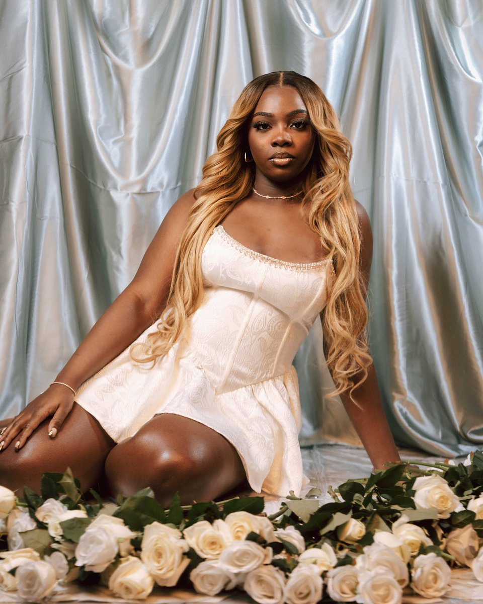 SimplyxTati's tweet photo. Elegance in Bloom 🤍
.
•
A Quarter of a Century of growth, grace, and gratitude. Embracing the chapter ahead with an open heart and endless possibilities as I continue to beautifully bloom.  More Life, Love, and Blessings as I continue through this journey called life 🥂. https://t.co/AruadbOlBn
