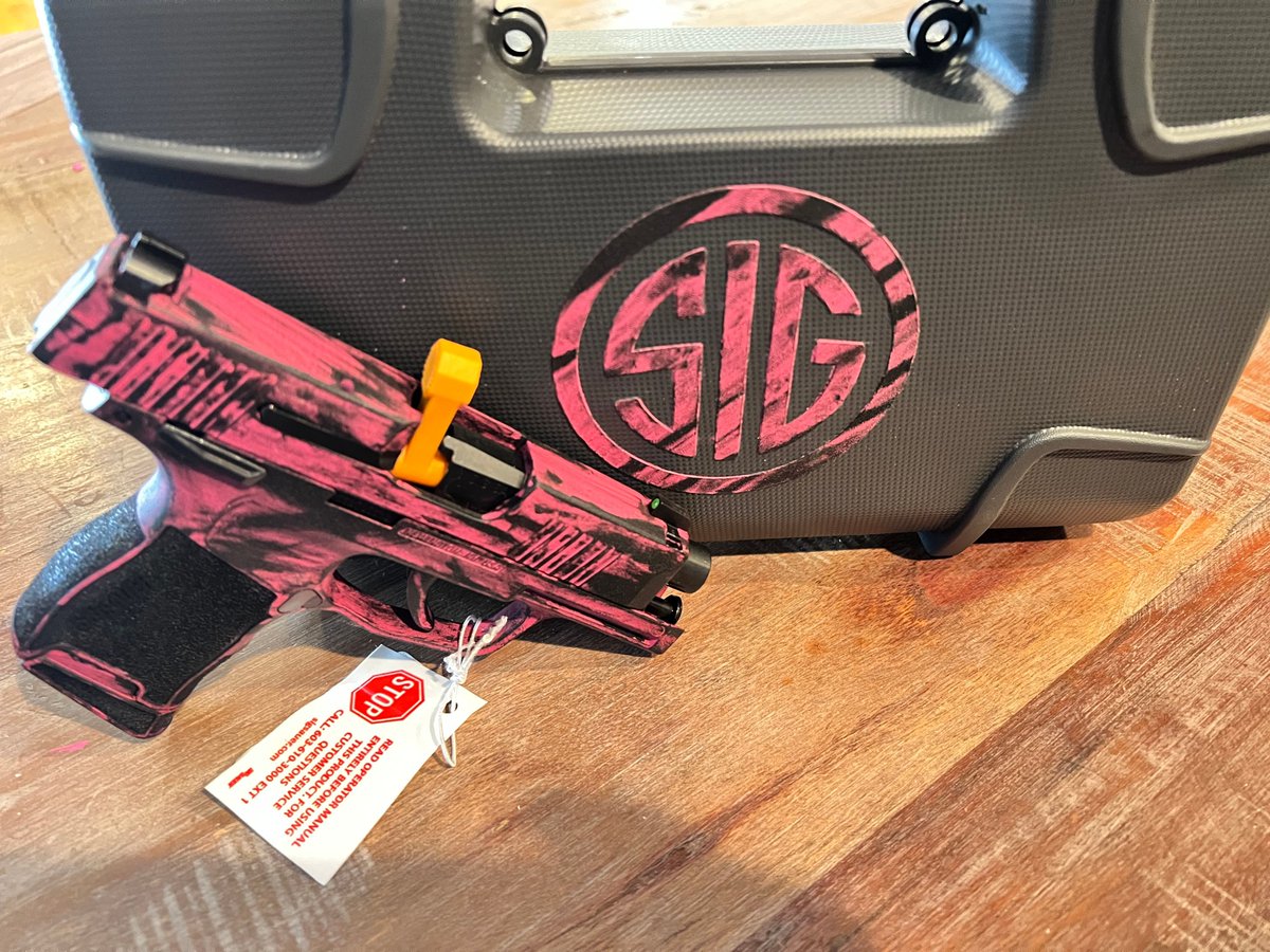 pinkgunclub's tweet image. 🎯Perfect Pew Alert!
5 WORDS... Valentine's Day gift for self🎁
💰How about $175 off one of our most popular products!? 
😮That's 18% Off Our Battle-Worn Pink Sig Sauer P365 Pkg🥳
#BattleWornPink
#CustomFirearms
#GunLovers
#SigSauerP365
#WomenWhoShoot
#GunCustomization
#PinkGuns