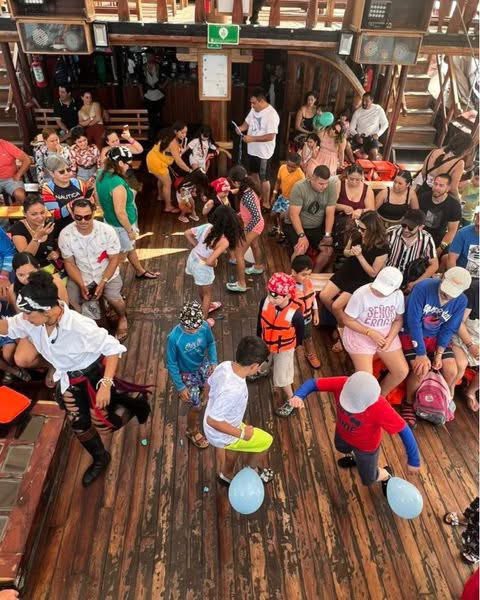 VallartaPtours's tweet photo. ¡Embárcate en una experiencia única con nuestro Tour en Barco Pirata de Día! 🏴‍☠️

Mas información: https://t.co/Vkj5Q91o4W

￼322 379 8165 📞

#barcopirata #Marigalante #VallartaPlayTours #ToursPuertoVallarta #diversionasegurada 🏴‍☠️ https://t.co/2vGn99pv27