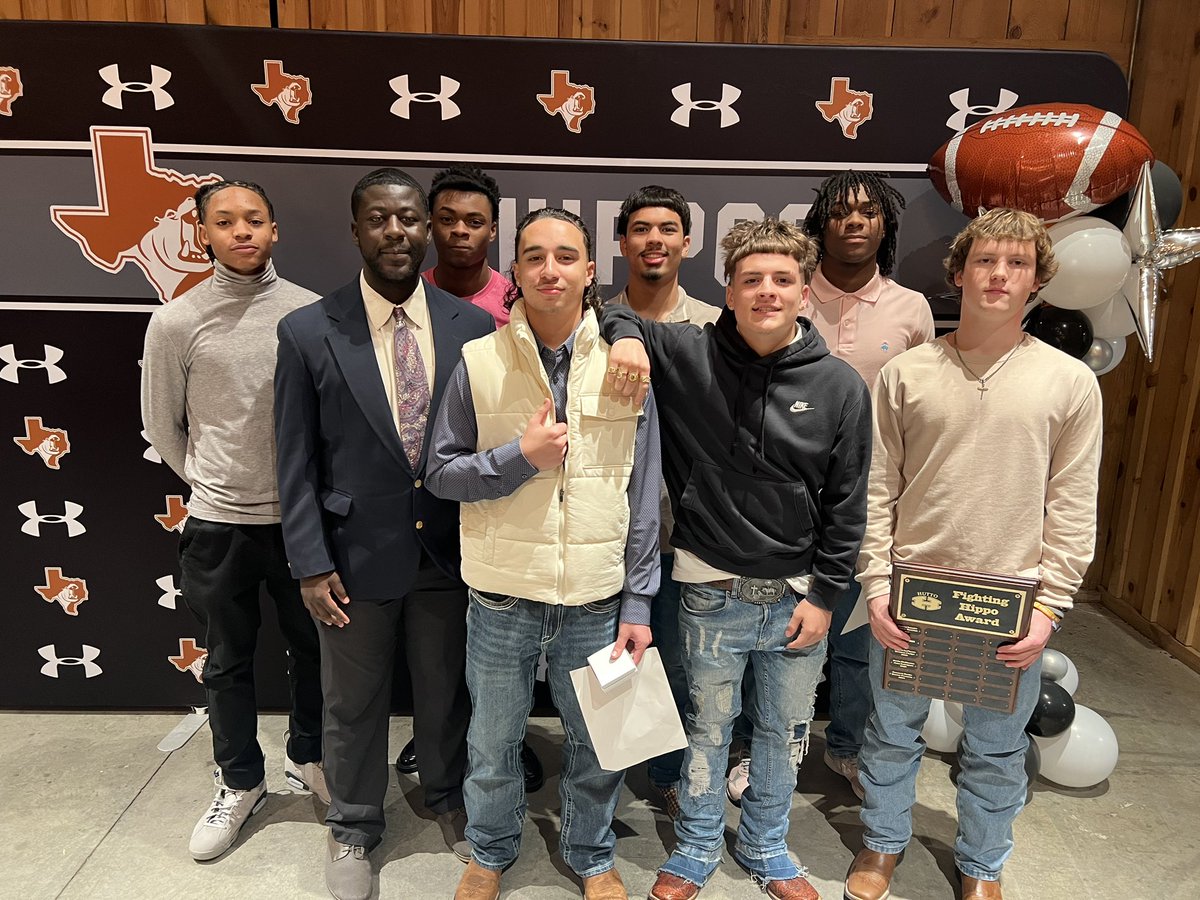 Coach Jennings (@coachbjennings1) on Twitter photo It was truly a blessing to work with such a resilient group! Through the good, bad and ugly they showed up with hard hats on ready to work and get better at their craft
I am forever thankful for the seniors and the foundation they’ve set for the young guys! #StrapMob #F4 It was truly a blessing to work with such a resilient group! Through the good, bad and ugly they showed up with hard hats on ready to work and get better at their craft
I am forever thankful for the seniors and the foundation they’ve set for the young guys! #StrapMob #F4
