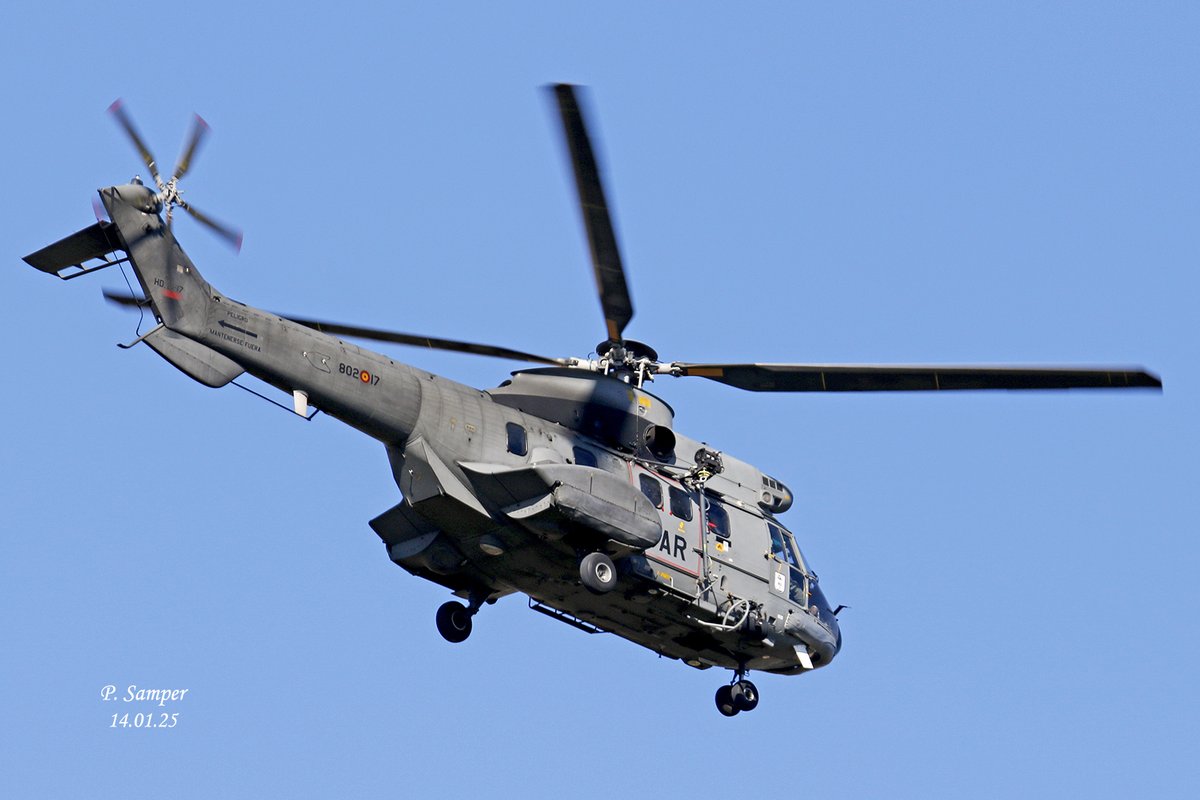 #Airbus Helicopters (AS 332C1-H215) Super Puma del #802Escuadrón <a href="/EjercitoAire/">Ejército del Aire y del Espacio</a> en final de la pista 05L de la #BASanJavier #AcademiaGeneraldelAire al regreso de una misión. <a href="/SpottersMurcia/">Spotters Murcia</a>