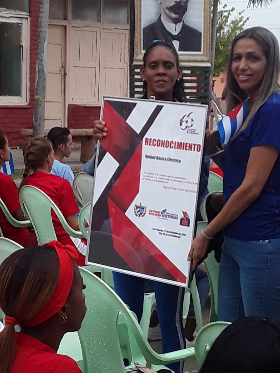 Muy merecido Reconocimiento para estos heroes que a día con su entrega laboran para el pueblo,Felicidades .