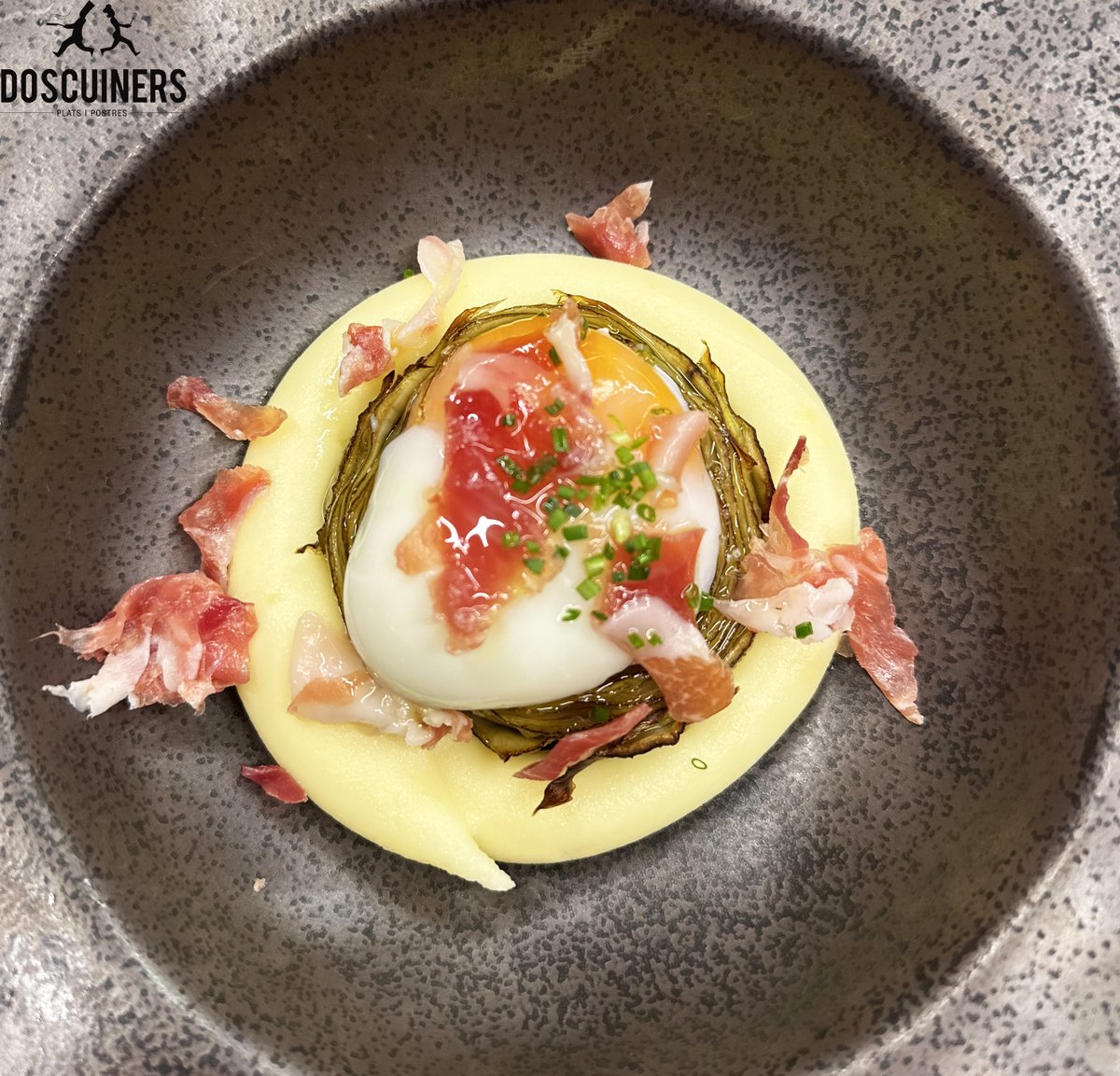 DosCuiners's tweet photo. 😱MMM👩🏻‍🍳SENSE PARAULES😜GAUDEIX😋
Carxofa confitada amb ou escalfat, parmentier i pernil🐥
📌https://t.co/F71p02NUm0
#DosCuiners #Maresme #Mataró #Barcelona #gastronomia #Gourmet #foods #foodlovers #tapas #bcndelicatessen #comidasana #healthyfood #delicious #jamon https://t.co/7ugSkcKR8H