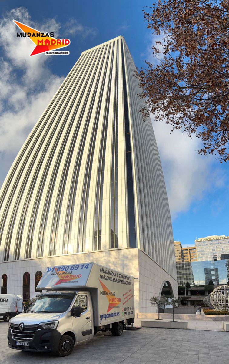 MudanzasMAD's tweet photo. Mudanzas Madrid apoyando a los compañeros de rodaje en la mítica Torre Picasso de Madrid.😊 #mudanzasmadrid #elevadordemuebles #grupomadrid #gruasdemudanzas #guardamuebles #embalajes https://t.co/Fs7tUEzuRe