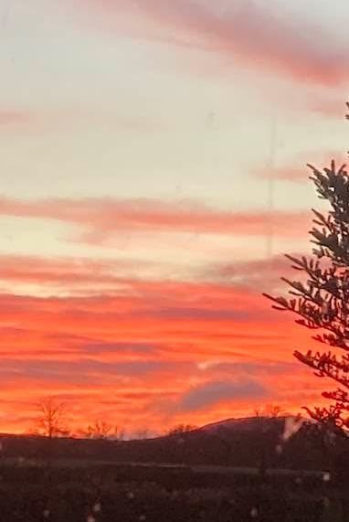 rattycastle's tweet image. #Sunset over #Caldbeck  #lettherebelight 😂  what a perfect day 11 degs not -11