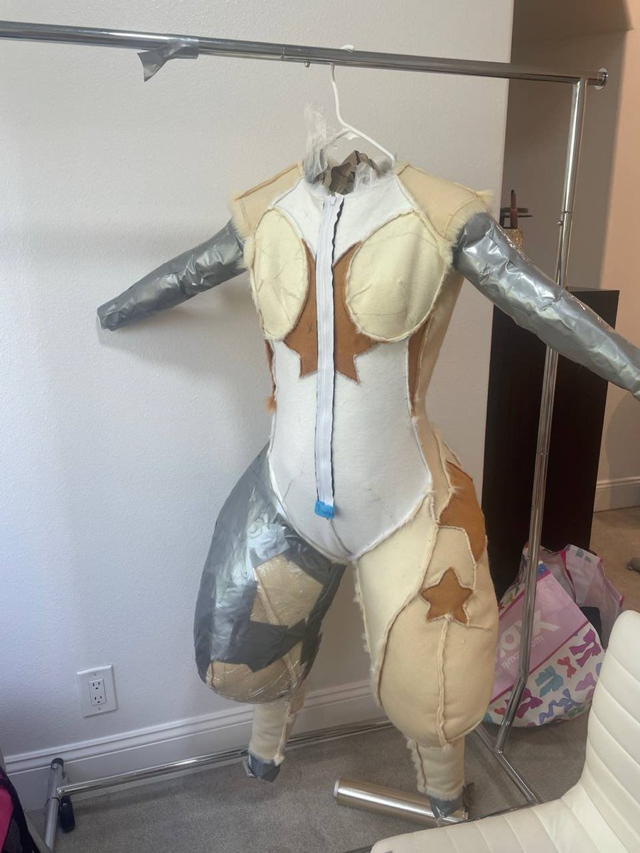 She is becoming real!
I adore the shape on this bodysuit so so much