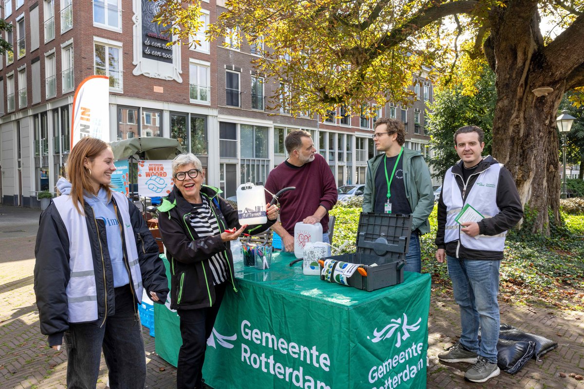 Om vooruit te kunnen kijken, kijken we terug. Naar de successen, de lessen en alles wat we samen hebben bereikt. Wat kunnen we anders doen? Wat kunnen we meer doen? Eén ding is zeker: er is zoveel om trots op te zijn. Bedankt allemaal! Terugblikvideo:🔗rotterdamsweerwoord.nl/weerberichten/…