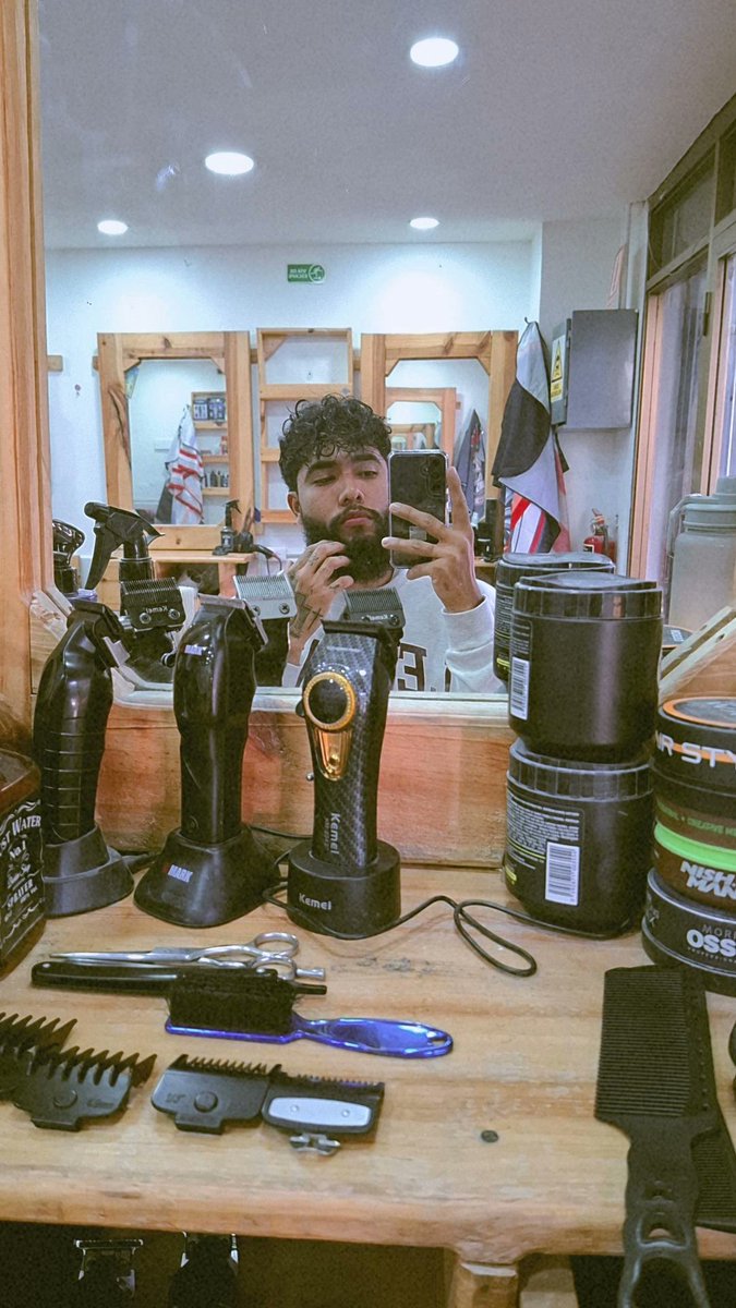 barbetero's tweet photo. Ya estamos pelando cabezas 👀💈 https://t.co/y5NR0Vq9RE