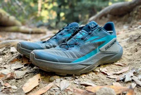 AlastairRunning's tweet photo. Looking for the best trail running shoes in 2025? 🏔️ These 5 picks dominate the 'all-mountain' category, offering versatility, comfort, and grip for every kind of trail. 🌟

Here’s what makes each of them a must-have. 🧵👇

#5 @SalomonSports Genesis ($150)
A precision fit for technical trails, with a durable MATRYX upper and Contagrip outsole for reliable traction. Perfect for steep climbs and muddy descents.
⚠️ Tip: Size up a half size if you prefer a roomier toe box!

Full review: https://t.co/riDHgTpRVi