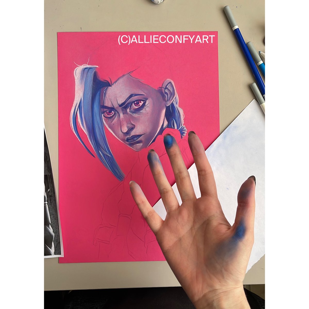 AllieConfy's tweet photo. Jinx (Arcane) 🟢 ON SALE!
Materials used:
⁃Pink cardboard (210 x 297 mm);
⁃CarbOthello Pastel Pencils.
#leagueoflegends #arcane #jinx #lol #arcanenetflix #arcanejinx #powder #art #riotgames #arcanefanart #illustration #carbothello #AllieConfyArt https://t.co/4Cw7YBTNOY