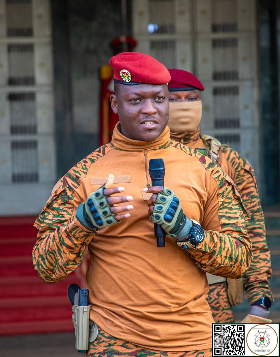 Hallaye2's tweet photo. Dans 1000 ans on parlera toujours de lui comme celui qui a défendu la cause de l'Afrique libre avec force et détermination.

l'Afrique aux africains !!! https://t.co/MkC4rbJ8Er