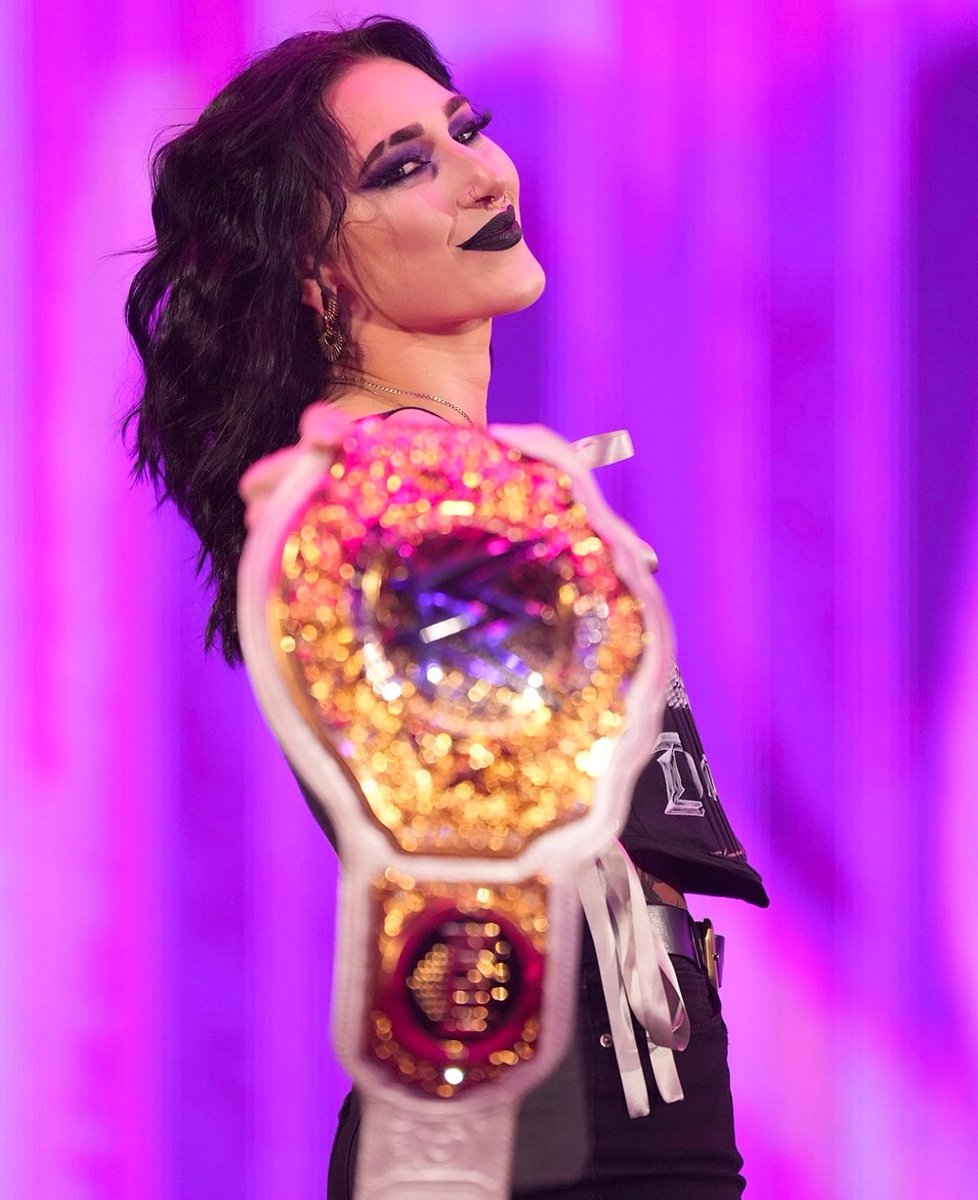 EllieKrote's tweet photo. Being champ just gives you that ✨glow✨ 🤭 https://t.co/YmR1Z9gQh7