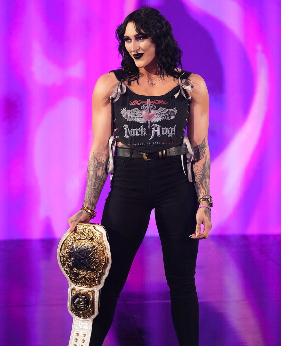 EllieKrote's tweet photo. Being champ just gives you that ✨glow✨ 🤭 https://t.co/YmR1Z9gQh7