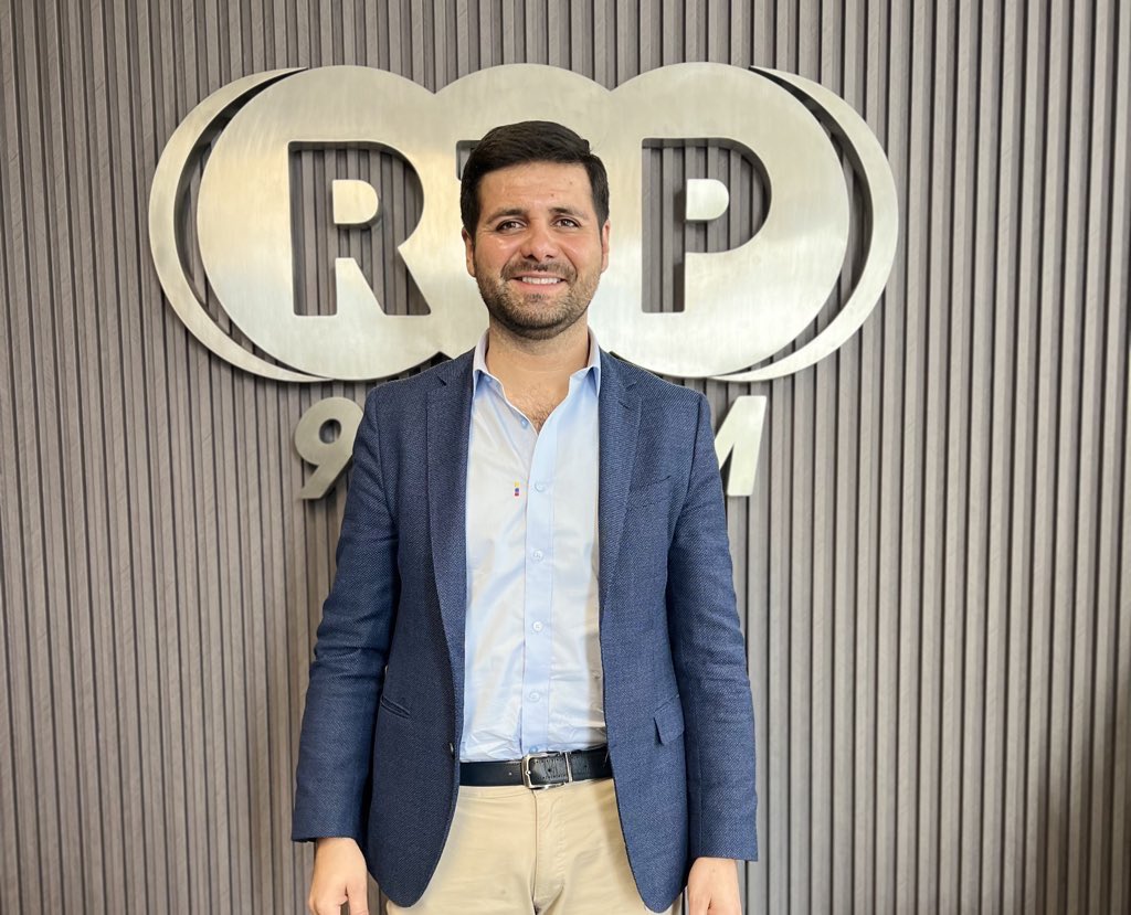 RtpEcuador's tweet photo. “Según la CEPAL, Ecuador pierde 7.000 millones de dólares al año por evasión de impuestos y corrupción.”

Tema: Propuestas presidenciales.

Mgtr. Juan Iván Cueva, Candidato a la Presidencia por Amigo Lista 16 
@JuanIvanCuevaEc . Míranos en YouTube, Facebook Live, o escúchanos en 96.5 FM https://t.co/k0vDQvDX0y