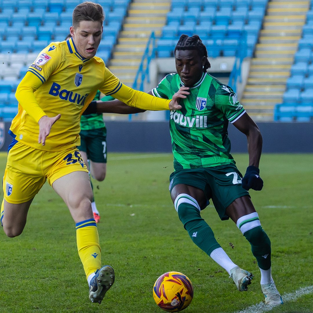 TheGillsFC's tweet photo. Our new man on the turf👊

#Gills https://t.co/gVqpnoc5lE