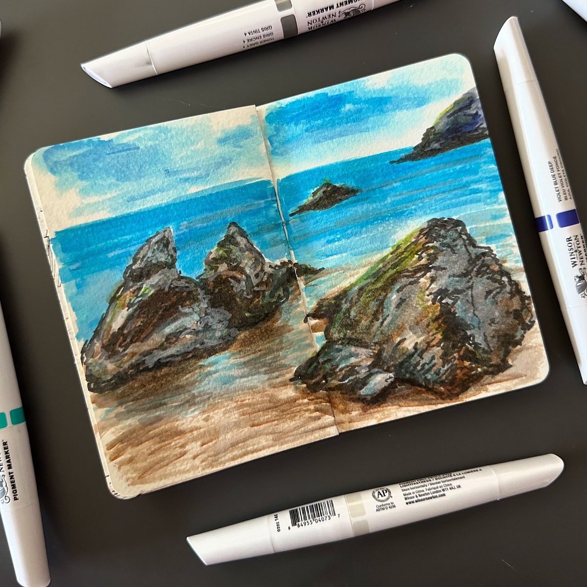 Lucy Locks Art tweet media