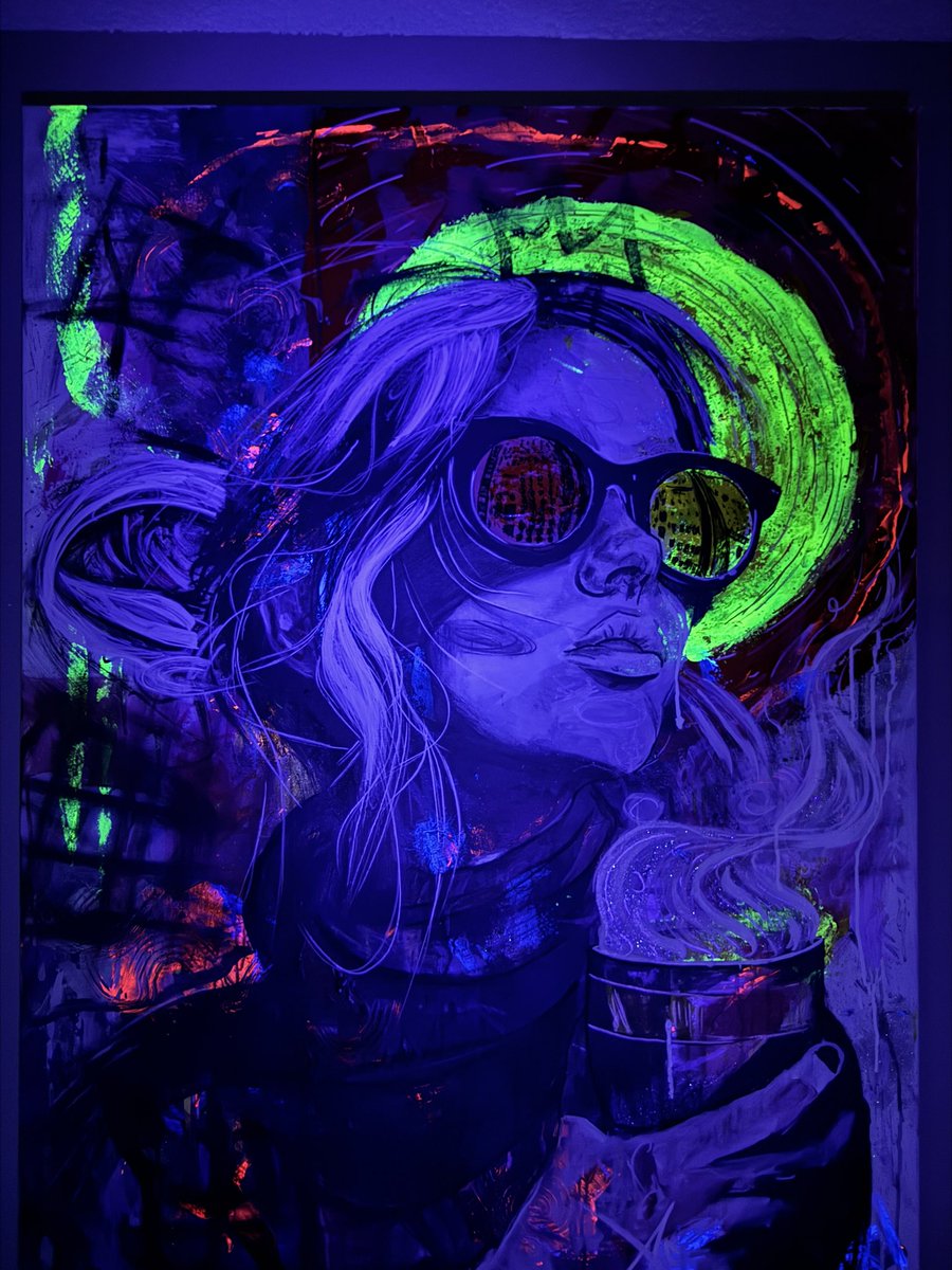 DibrizziAlex's tweet photo. #queen #drinking #her #morning #tea in the #city of #NewYork as she #walks #down the #sidewalk she witnessed a couple reconnecting after a long period of #time #reminding her of #memories of her #parents https://t.co/d7APPO0CwU