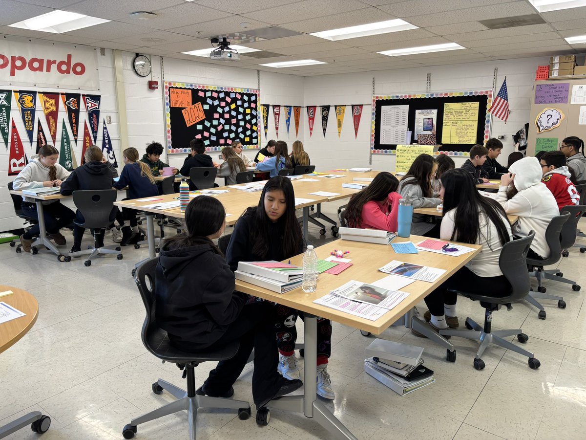 … 7th Grade AVID Scholars engaging in Round 1 of their Socratic Seminar: Should scientists use cloning to bring extinct animals back to life?  Awesome job, pilots!!  ☺️⚖️🦣