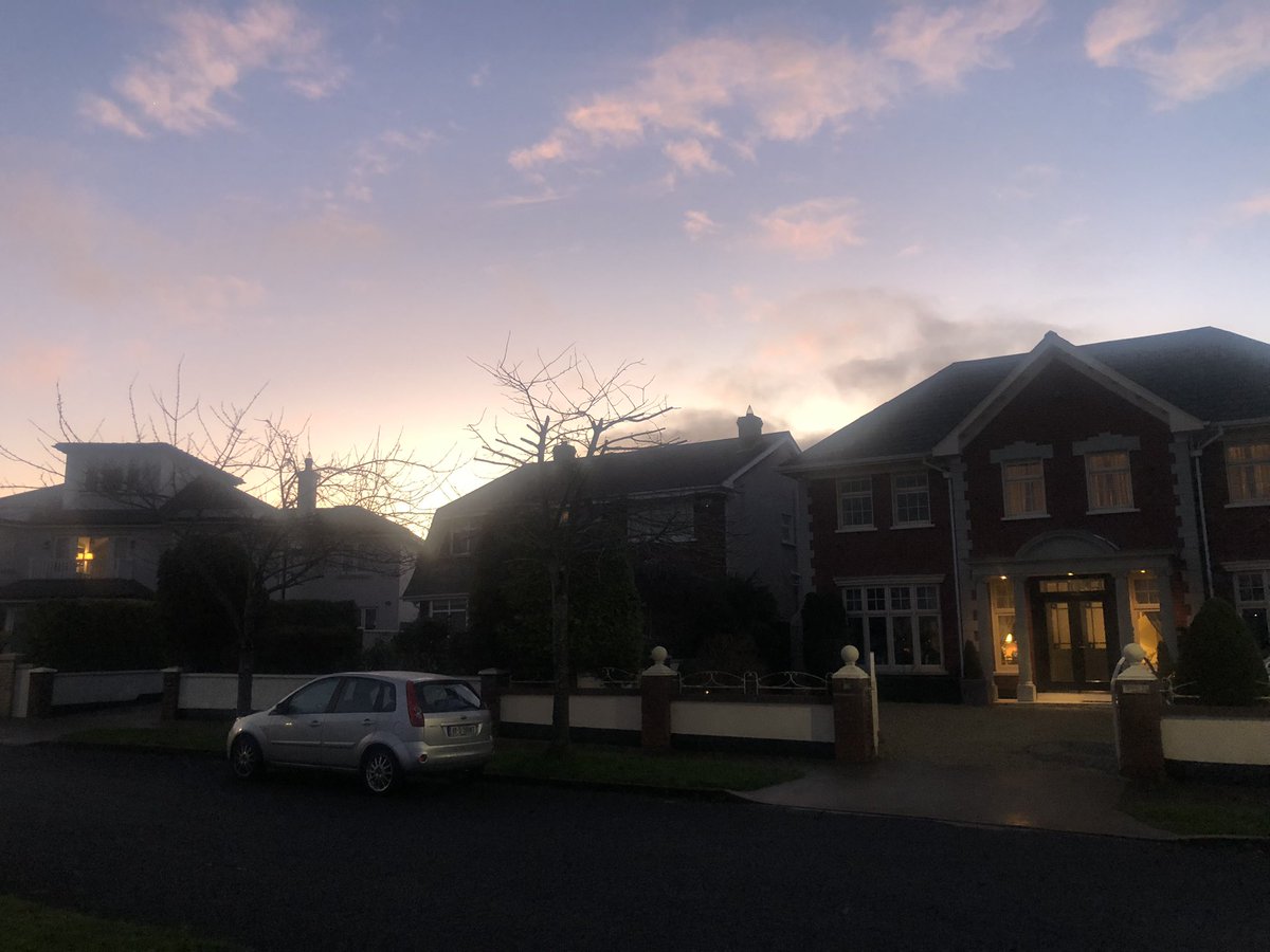 FergusPMcGrath's tweet photo. Day #14 ✅

There’s a grand stretch in SoCoDub. 
(pic. snapped @ 5:08pm) 
 
#100daysofwalking
#VeryMild https://t.co/d5f3joxSPI