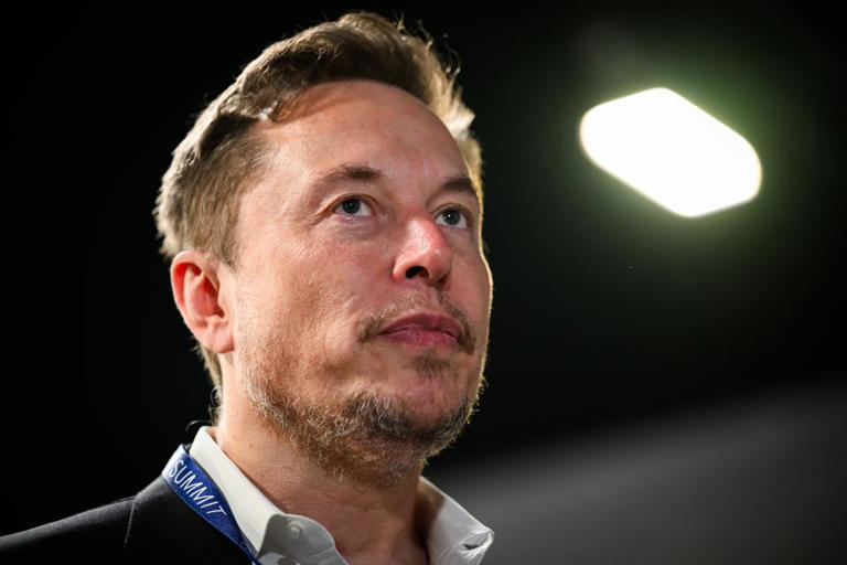 Fxhedgers's tweet photo. CHINA REPORTEDLY CONSIDERS ELON MUSK AS POTENTIAL TIKTOK BUYER —HERE’S EVERYTHING WE KNOW (Forbes)

Tech billionaire Elon Musk, who acquired Twitter in 2022, is being eyed by the Chinese government as a potential buyer for TikTok, according to Bloomberg, as the popular social media app faces a potential ban in the U.S. on Jan. 19 if it is not sold to an American company.

Full article:
https://t.co/qxExhP2D0h