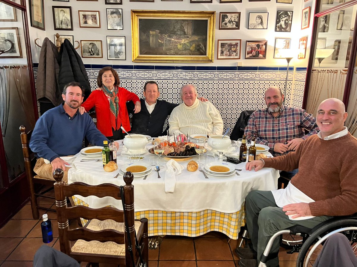 oldgarcia's tweet photo. ¡A la brigada del cocido se ha unido el gran @sebas_lorente! Comida y tertulias maravillosas con Mariaca, @gfcgolf, @jpinedolequeux, @CGHIRSCHFELD y Sebas en @LaGranTasca1942. https://t.co/wW2tJxbMqm