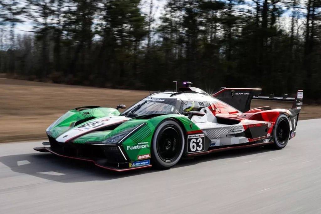 Lamborghini's new IMSA livery is just a massive Italian flag and I love them for that