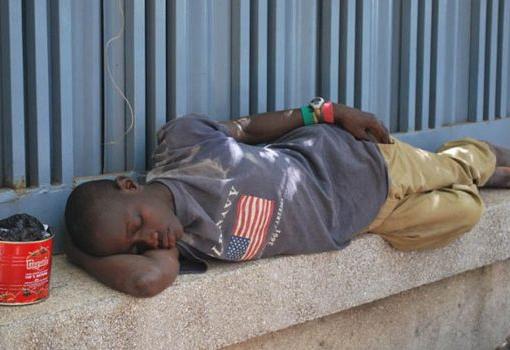 La ville de Kisangani devient de plus en plus inhospitalière. Outre le banditisme armé qui l'écume, elle fait face à la présence inhabituelle des enfants dans des lieux publics ainsi que le long  des principales artères.Ces enfants,  sexe et âge confondus, en errance,  se livrent