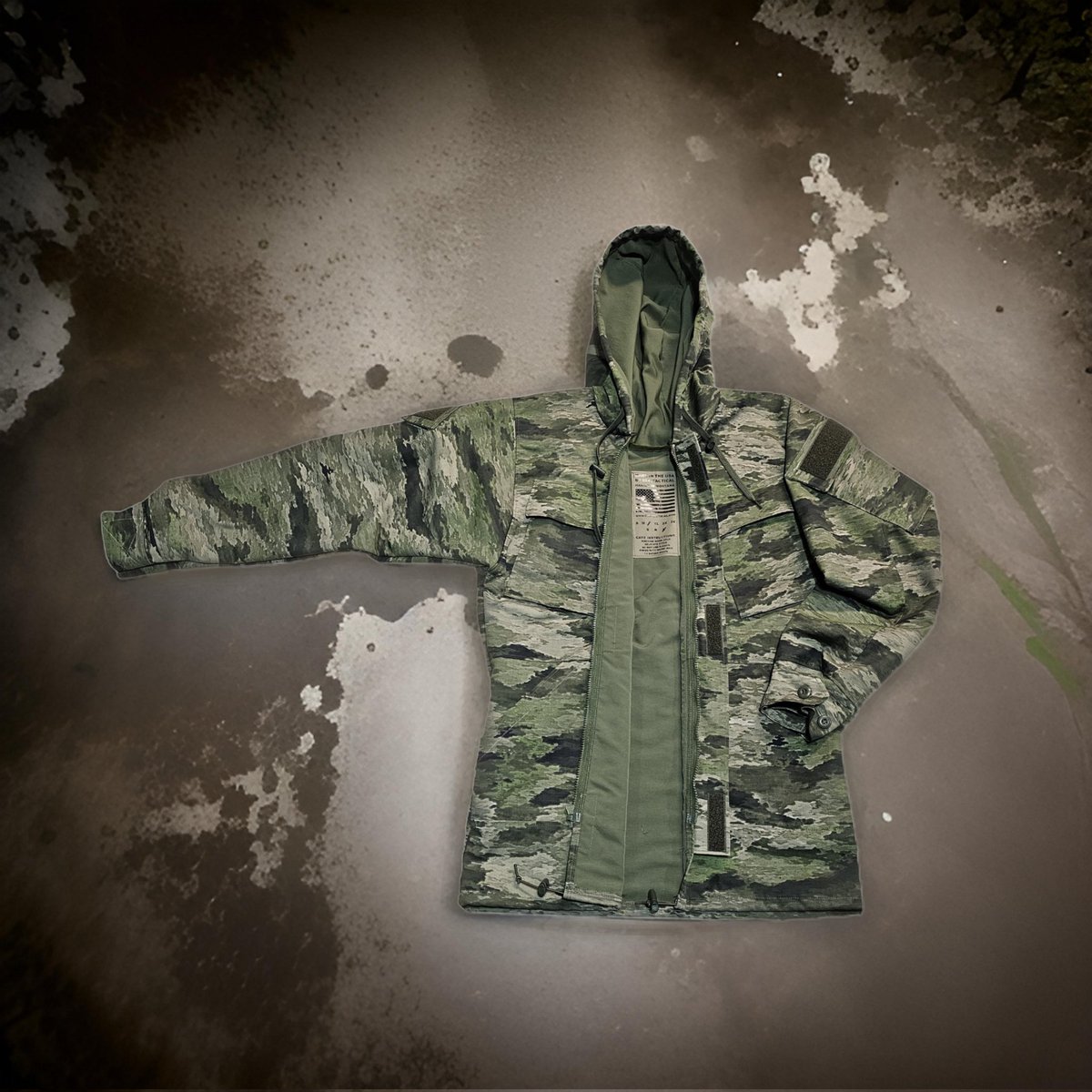 0241T79631's tweet photo. Tactical Operators Pullovers and Smock-lites are back in production!

NEW INFORMATION for Smock-lites and Tactical Operators Pullovers is available on our website https://t.co/2QcMVV9qKo 

Follow us here and on X for more information on Pullovers and Smock-lites!

Pictured: ATACS IX Smock-lite with olive drab lining headed out the door to its owner.