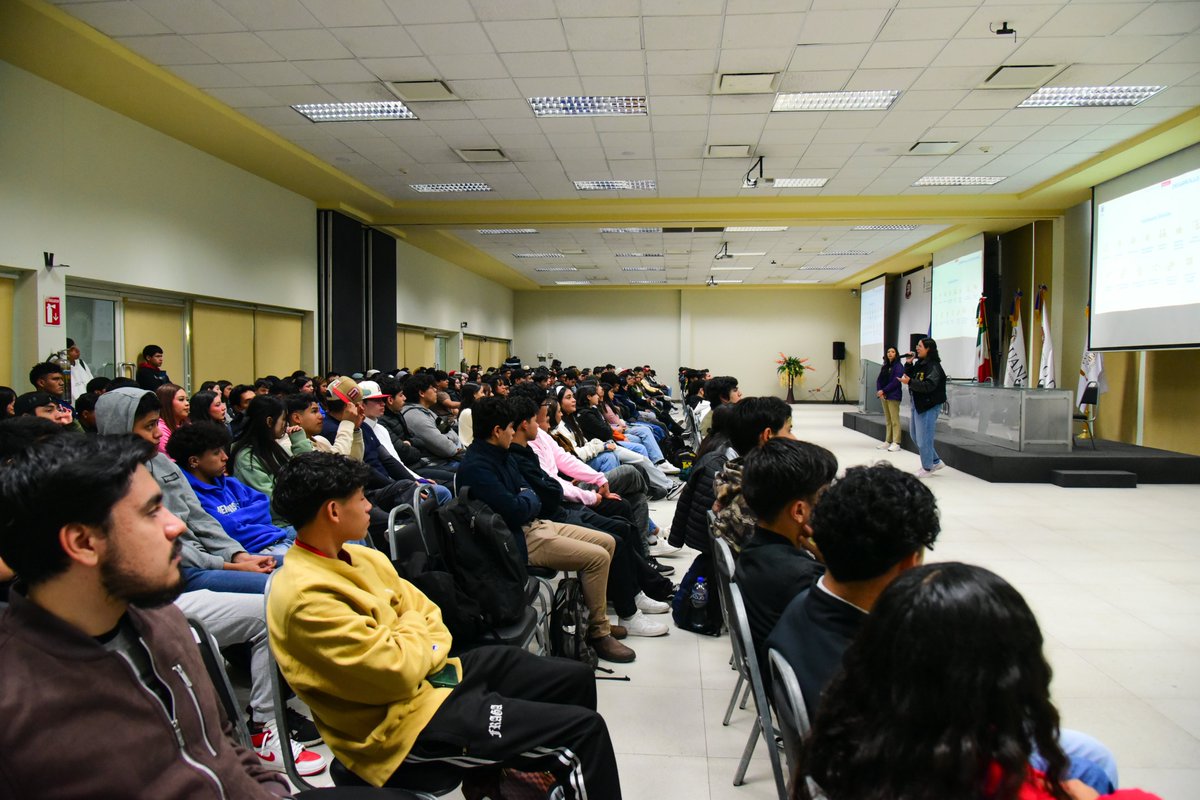 DAEUANL's tweet photo. El día de hoy formamos parte de los cursos de inducción de la Facultad de Organización Deportiva, donde tuvimos la oportunidad de invitar a l@s estudiantes a integrarse en diversas actividades que la UANL fomenta para su crecimiento integral. 

#UANL #ExcelenciaYEducación #DAE https://t.co/Crq9EGr2Fg
