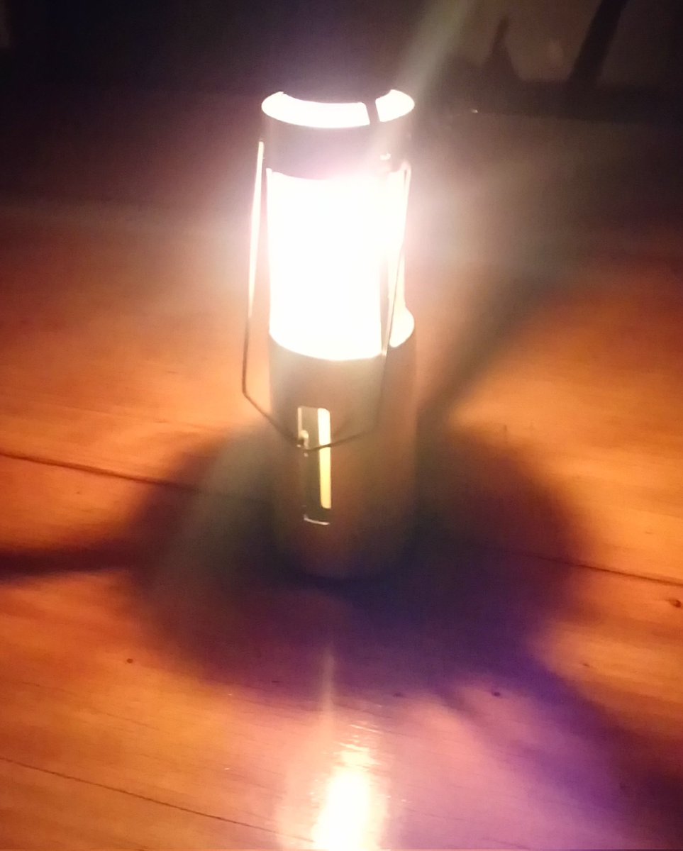 D0M4D0R's tweet image. Lámpara de mano para campamento.
#colorstyle
#whynot