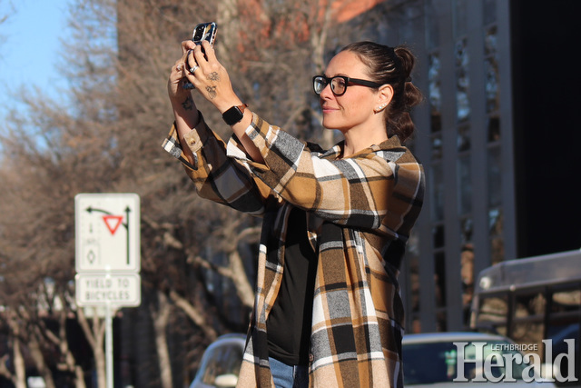 Whoever thinks influencers are just young people on social media doing makeup tutorials or unboxing things, probably have yet to hear from local radio personality turned influencer Erin Lucas. #yql #Lethbridge 
lethbridgeherald.com/news/lethbridg…