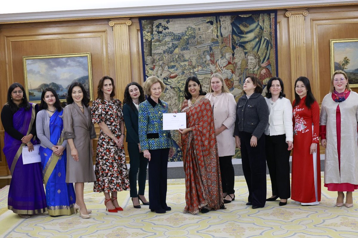 ACEHealthFdn's tweet photo. On a momentous occasion, Poonam Patnaik, a distinguished member of the ACE Global Leaders of ACE Health Foundation, played a pivotal leadership role as AIDE President and spouse of the Indian Ambassador to Spain, as the board proudly met Her Majesty Queen Sofía of Spain. https://t.co/9MN826GIO1