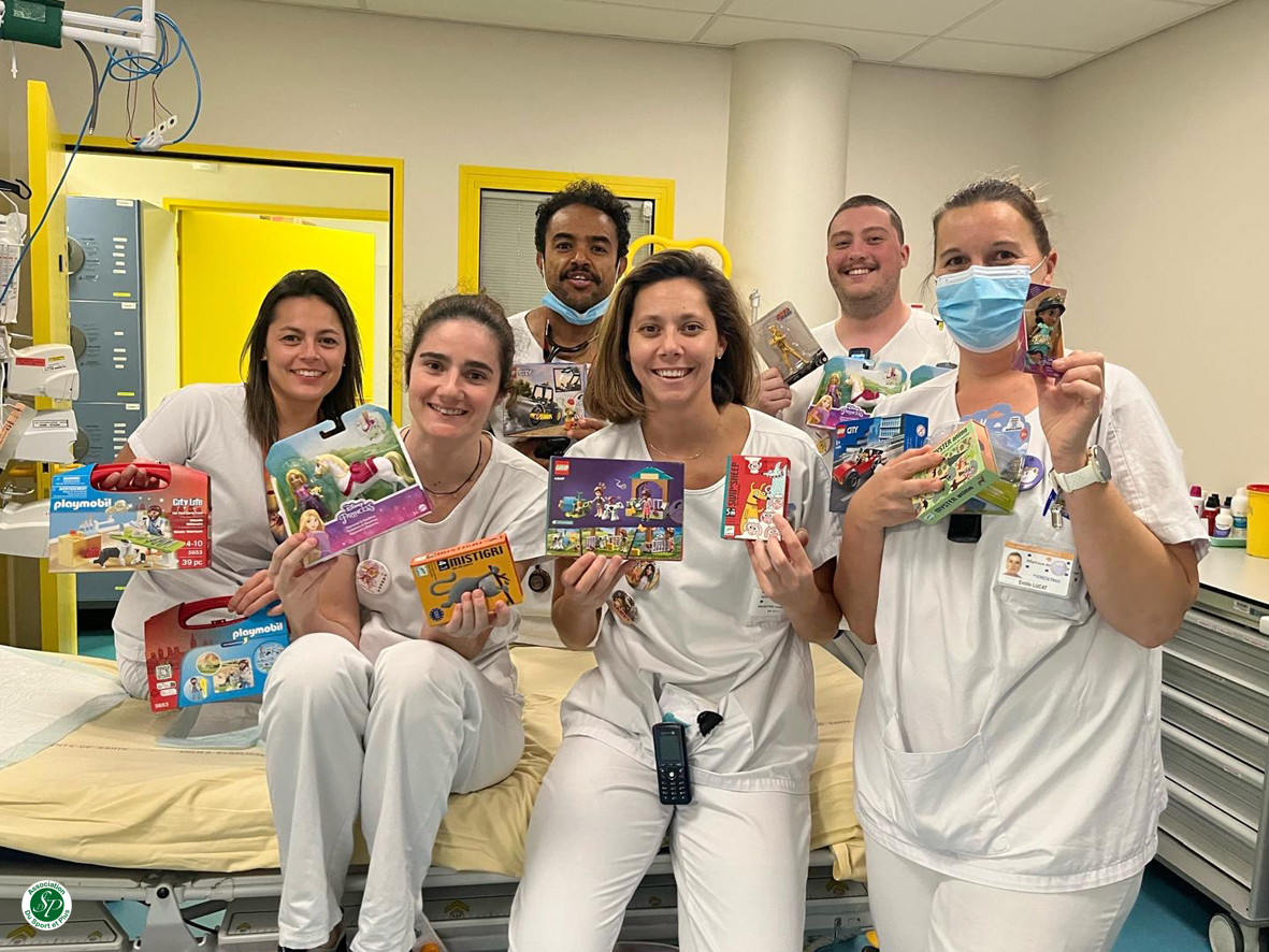 Association Du Sport et Plus (@dusportetplus) on Twitter photo Fin décembre, nous n'avons pas oublié les enfants qui passaient Noël à l'hôpital 🏥
Nos bénévoles ont apporté de nombreux jouets à #Arcachon, #Argenteuil, #Compiègne, #Creil, #Garches et #Toulouse 🎁
#DSEP #Association #Noel
<a href="/Sante_Gouv/">Ministère de la Santé et de l'Accès aux soins</a> <a href="/Sports_gouv/">Ministère des Sports 🇫🇷</a> <a href="/Asso_Gouv/">Associations_gouv</a> Fin décembre, nous n'avons pas oublié les enfants qui passaient Noël à l'hôpital 🏥
Nos bénévoles ont apporté de nombreux jouets à #Arcachon, #Argenteuil, #Compiègne, #Creil, #Garches et #Toulouse 🎁
#DSEP #Association #Noel
<a href="/Sante_Gouv/">Ministère de la Santé et de l'Accès aux soins</a> <a href="/Sports_gouv/">Ministère des Sports 🇫🇷</a> <a href="/Asso_Gouv/">Associations_gouv</a>