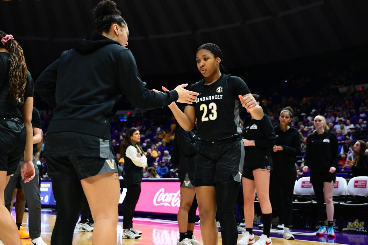 VandyWBB's tweet photo. 23 points for number 23✨

Last night Iyana Moore accompanied her 23 points with 2 rebounds, 3 steals, and went 5-8 from three at no. 6/4 LSU.

#AnchorDown https://t.co/ZiKOlH32Ac