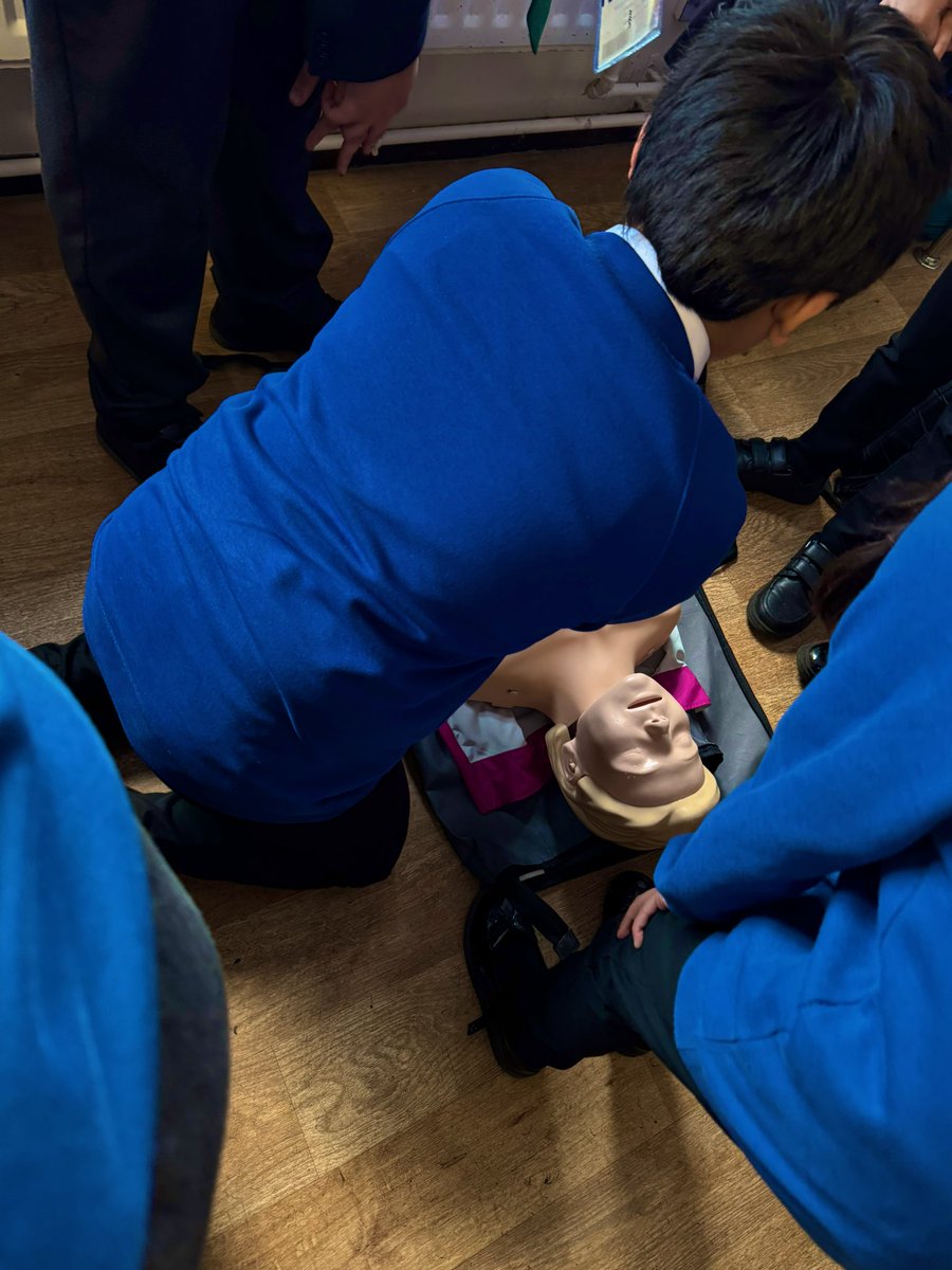 QMGS_CYM's tweet image. CYM Physical Team were back in @NorthWalsall this afternoon delivering their Further First Aid ⛑️ workshop (a follow on from BFA).Year 4’s learnt what to do in a medical emergency involving various medical conditions.The session & demos were lead by Harman,Suleman & Shehnajpreet