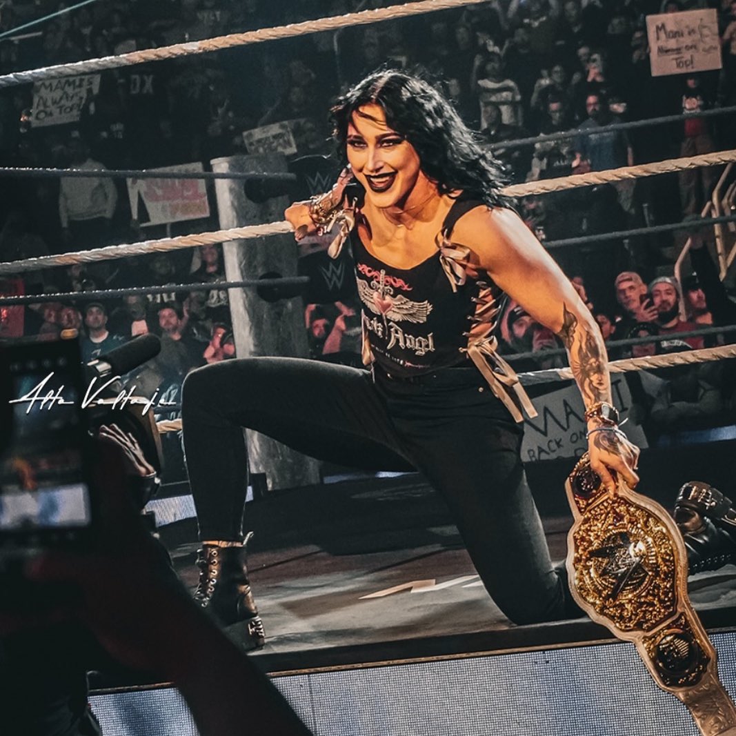 d0mmymami's tweet photo. My women’s world champion✨ https://t.co/JuJBHNqS7b