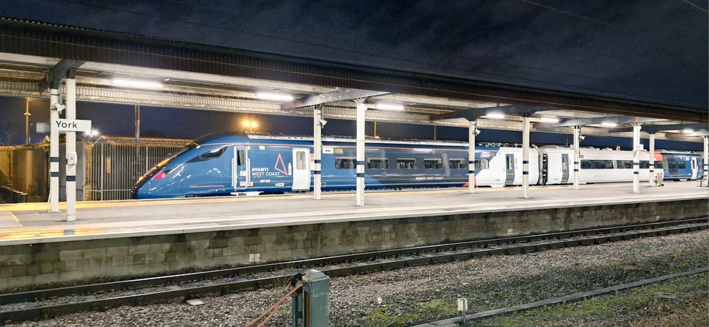Little bit of the West Coast on the East Coast...

Brand New Avanti Hitachi 807 unit on platform 11 at York this morning.