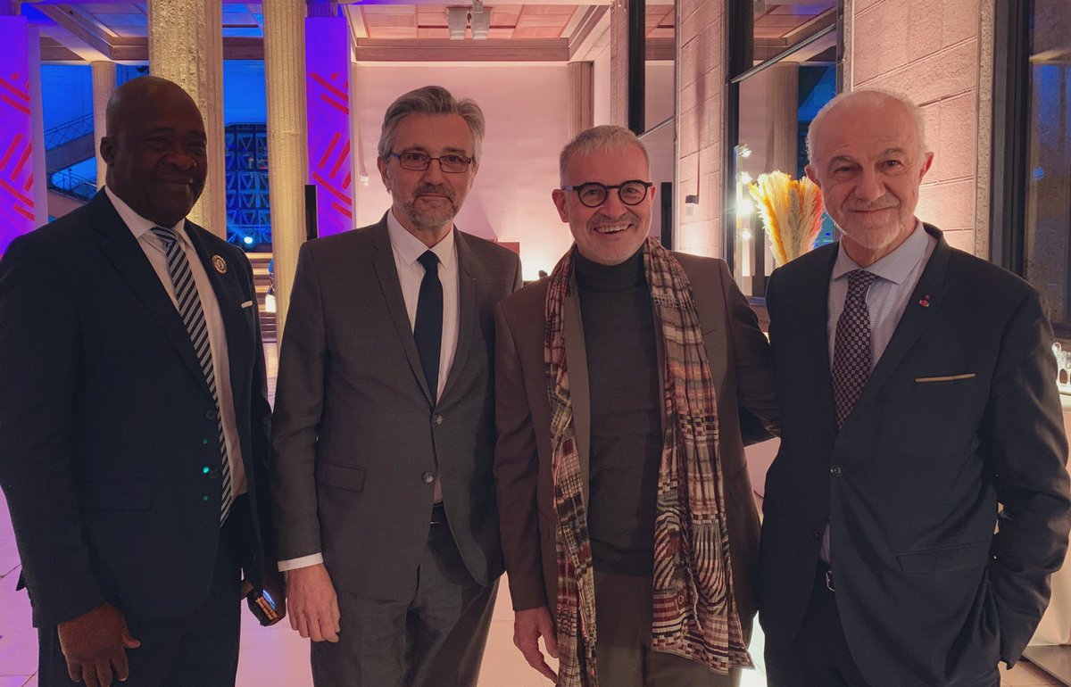 Vœux <a href="/lecese/">CESE</a> #PalaisIéna: rencontre avec beaucoup d’amis de Société Civile Organisée, notamment <a href="/ThierryBeaudet/">Thierry Beaudet</a> pdt actuel CESE, <a href="/PBernasconi/">Patrick Bernasconi</a> ancien pdt et @#AlfredPoloko pdt #CESCentrafrique et membre de <a href="/UCESISF/">UCESIF</a>. Importance du CESE pour démocratie et rayonnement international.