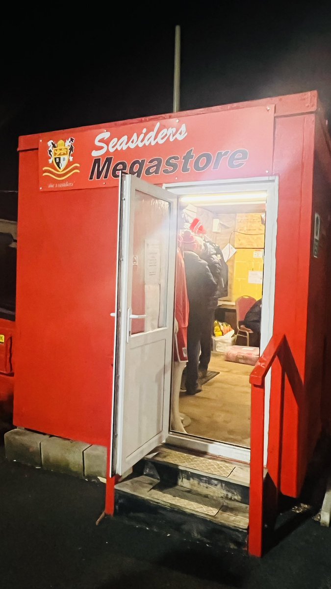 dstevens's tweet image. It’s half-time on the East Coast in the @NorthernPremLge Division One East.

Bridlington 0 Bishop Auckland 1.

@BridTownAFC are a touch unlucky to be behind in a close fought contest with @bishopafc.

A little video with pictures attached!

#TheBishops #TwoBlues #SeaSeaSeasiders