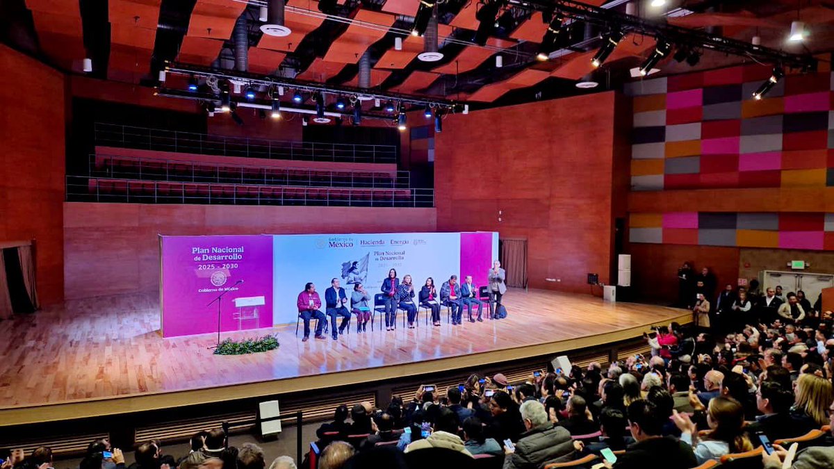 anes_oficial's tweet photo. ANES estuvo presente en el Foro de Consulta a la Sociedad organizado por la @SENER_mx como parte del #PND 2025-2030. 🌱💡

Este encuentro, realizado en Mexicali, B.C. 🇲🇽⚡

#EnergíaRenovable #ANES #TransiciónEnergética https://t.co/tnvLafNxE5
