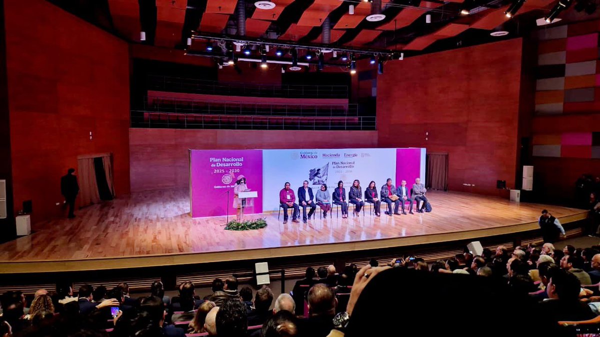 anes_oficial's tweet photo. ANES estuvo presente en el Foro de Consulta a la Sociedad organizado por la @SENER_mx como parte del #PND 2025-2030. 🌱💡

Este encuentro, realizado en Mexicali, B.C. 🇲🇽⚡

#EnergíaRenovable #ANES #TransiciónEnergética https://t.co/tnvLafNxE5