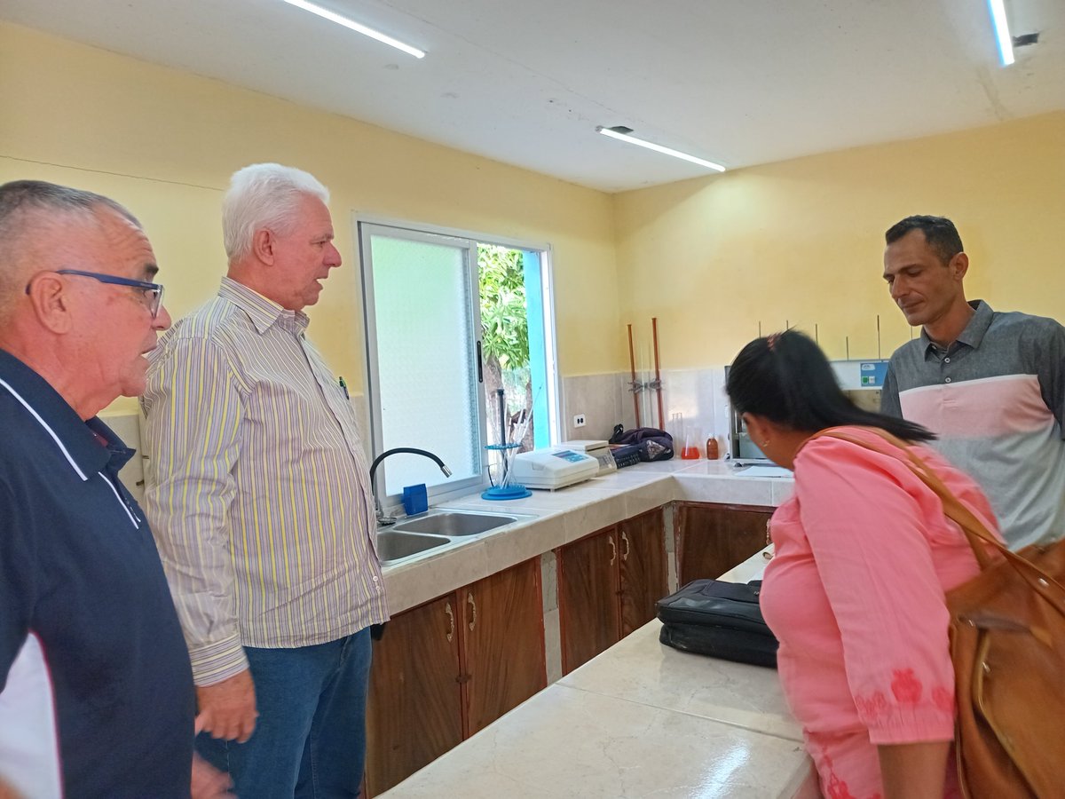 Recorrido a la Planta Potabilizadora Rincón por el Presidente, Vicepresidente y del Director de cuadro del OSDE Agua y Saneamiento.
#LasTunas
#PorLasTunasLaVictoria
#Cuba🇨🇺