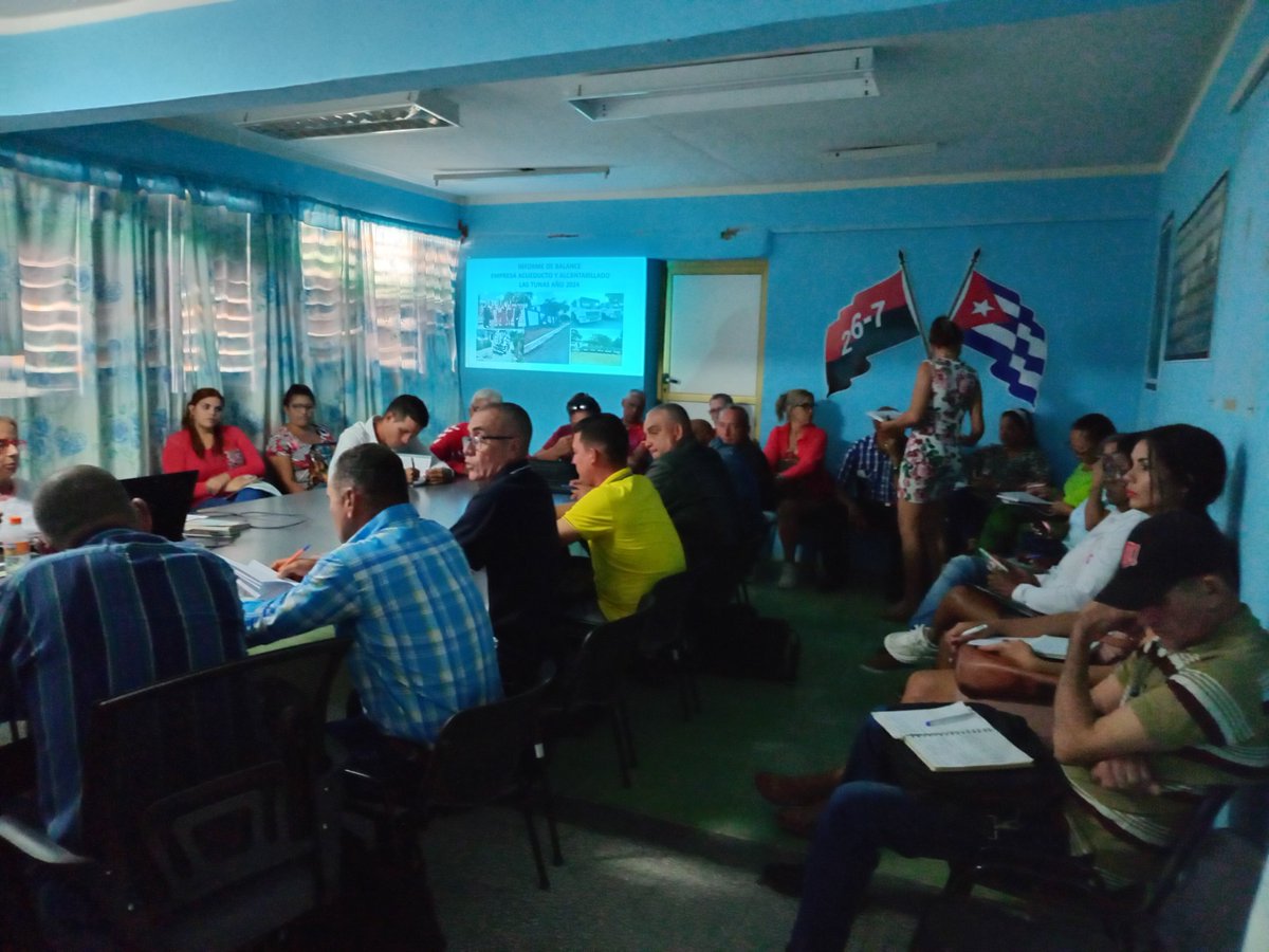 Balance anual de la Empresa de Acueducto y Alcantarillado Las Tunas, con la presencia del Presidente, Vicepresidente y Director de cuadro del OSDE Agua y Saneamiento y autoridades del territorio.
#PorLasTunasLaVictoria
#Cuba🇨🇺