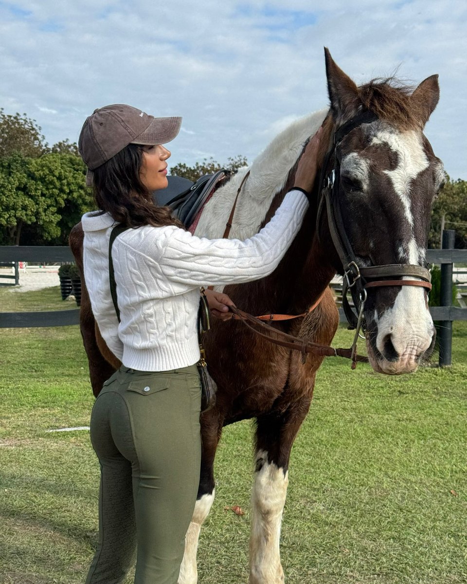 larynbreedlove's tweet image. Connecting with nature, one hoofbeat at a time. 🐎💨 There’s something magical about the bond between horse and rider—trust, patience, and a little adventure. Grateful for these moments in the saddle!

#Horses #saddle #horsebackriding #lovehorses