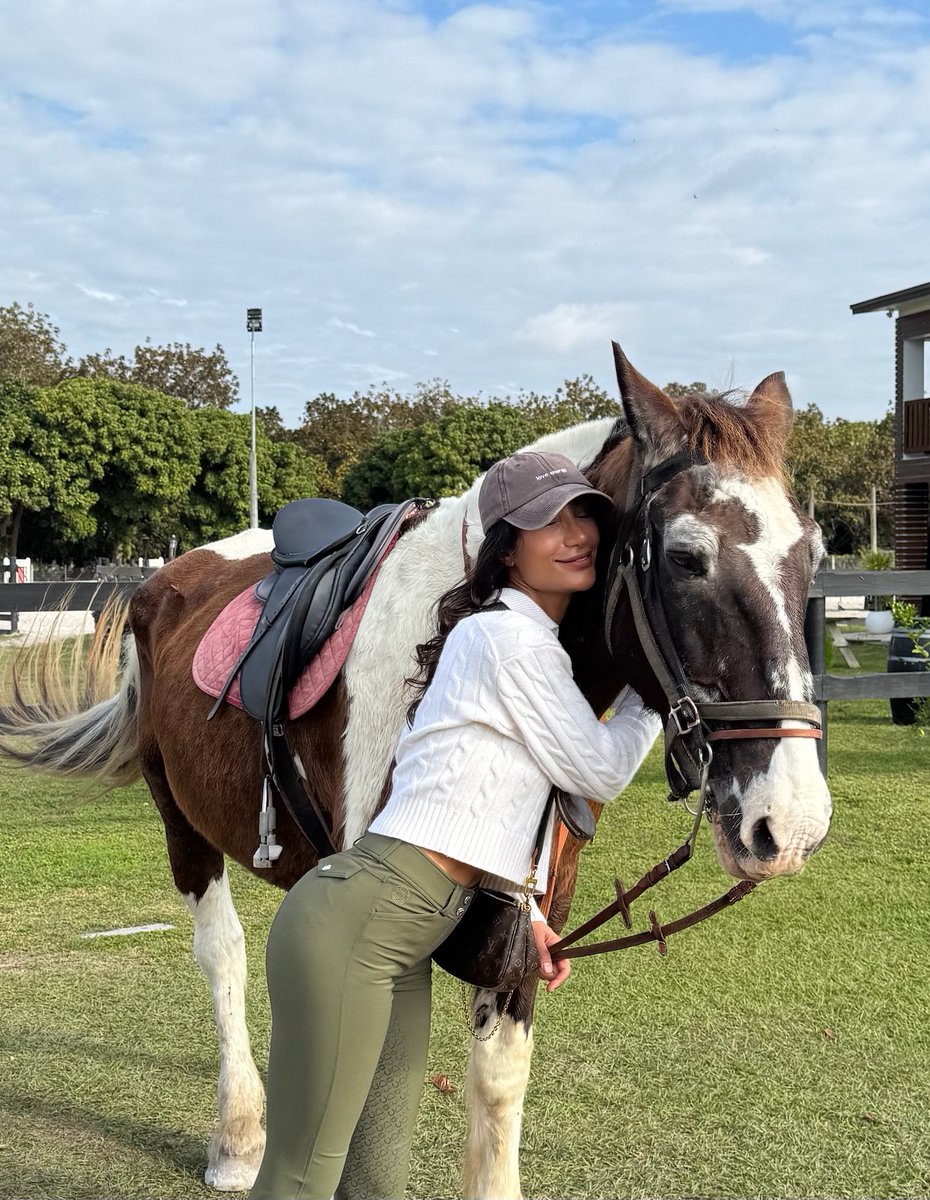 larynbreedlove's tweet image. Connecting with nature, one hoofbeat at a time. 🐎💨 There’s something magical about the bond between horse and rider—trust, patience, and a little adventure. Grateful for these moments in the saddle!

#Horses #saddle #horsebackriding #lovehorses