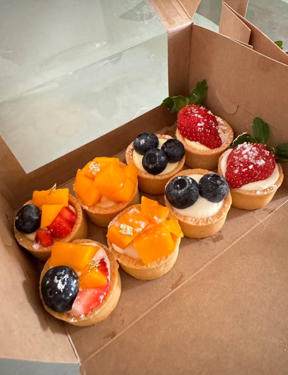 violidico's tweet photo. ⓘ [⟡ JUCATCHUP] good afternoon hunnies i managed to get myself up and get a few pastries at a local bakery yesterday ^ㅁ^  I still have some leftover if anyone would like a bite! hope this Tuesday is treating you good and stay warm it’s still chilly. https://t.co/SdkxmC5Oil